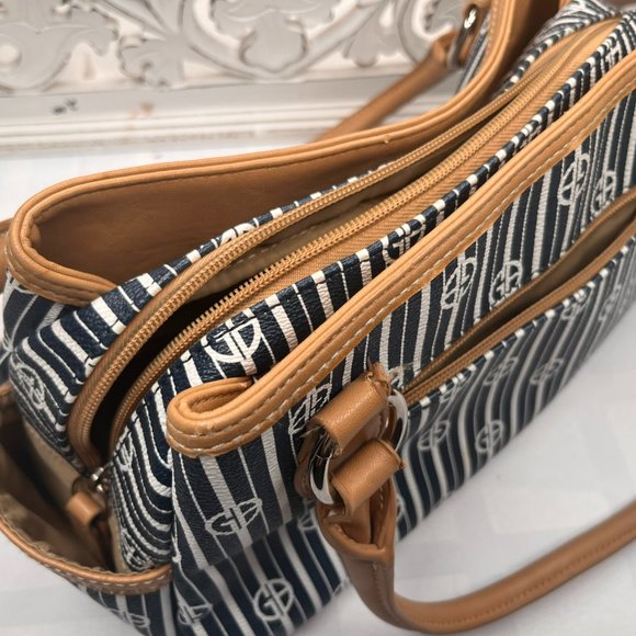 Gianni Bernini signature bucket bag - Picture 12 of 12